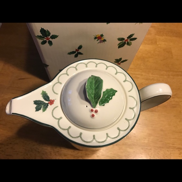 MIKASA COFFEE SERVER. CHRISTMAS STORY, collectible - Picture 2 of 6